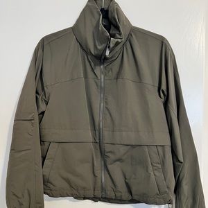 Lulu lemon like new size 4 parka